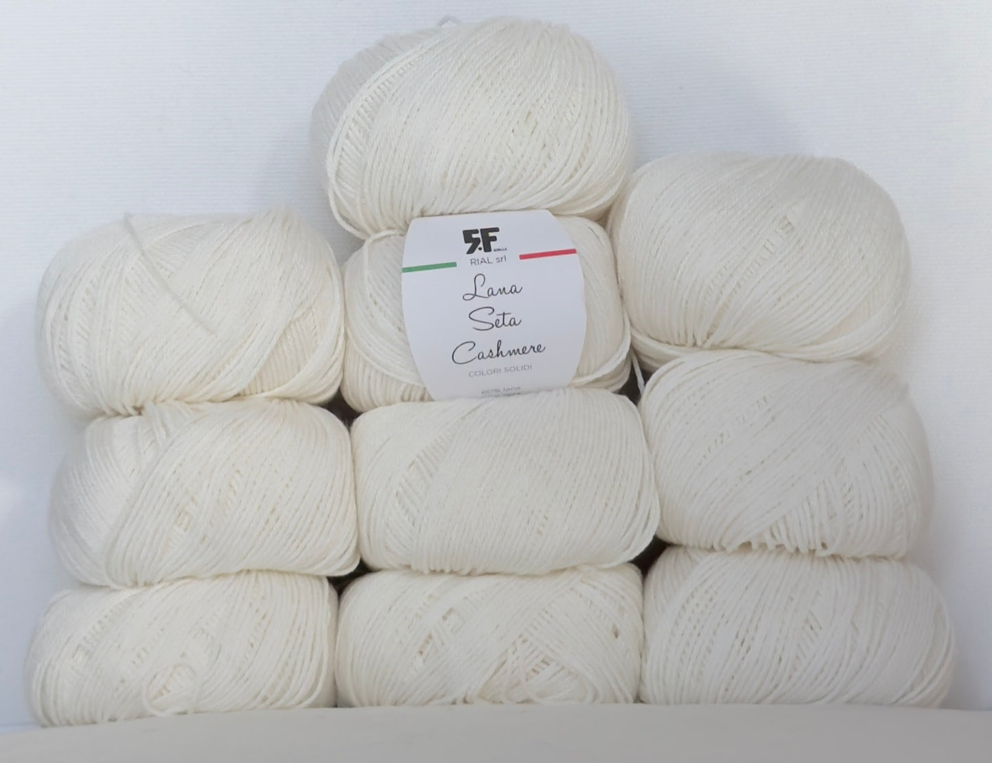 Kaschmir / Cashmere 20% / Seide 20% / extrafeiner Merino 60% / Italien / 10-Knäuel (Kopie)